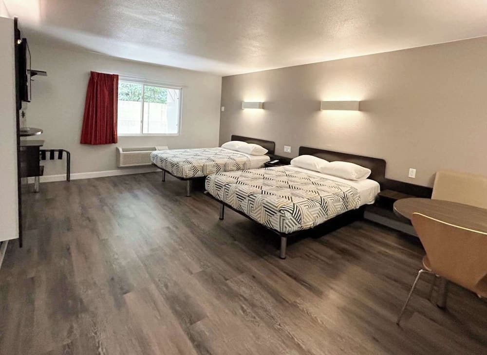 Modern, Standard Room, 2 Queen Beds, Non Smoking