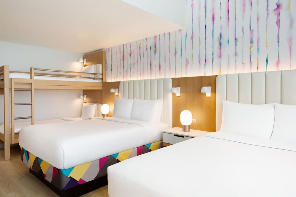 Room, 2 Queen Beds, Park View (Bunk Bed)
