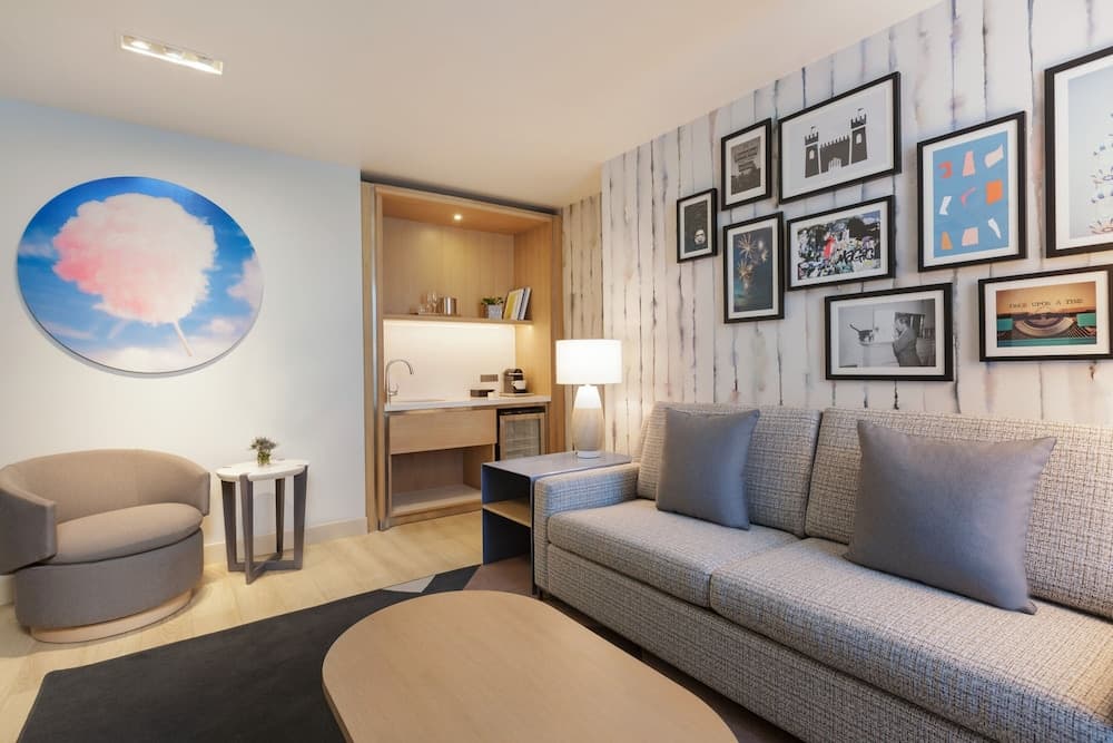 Suite, 1 King Bed with Sofa bed