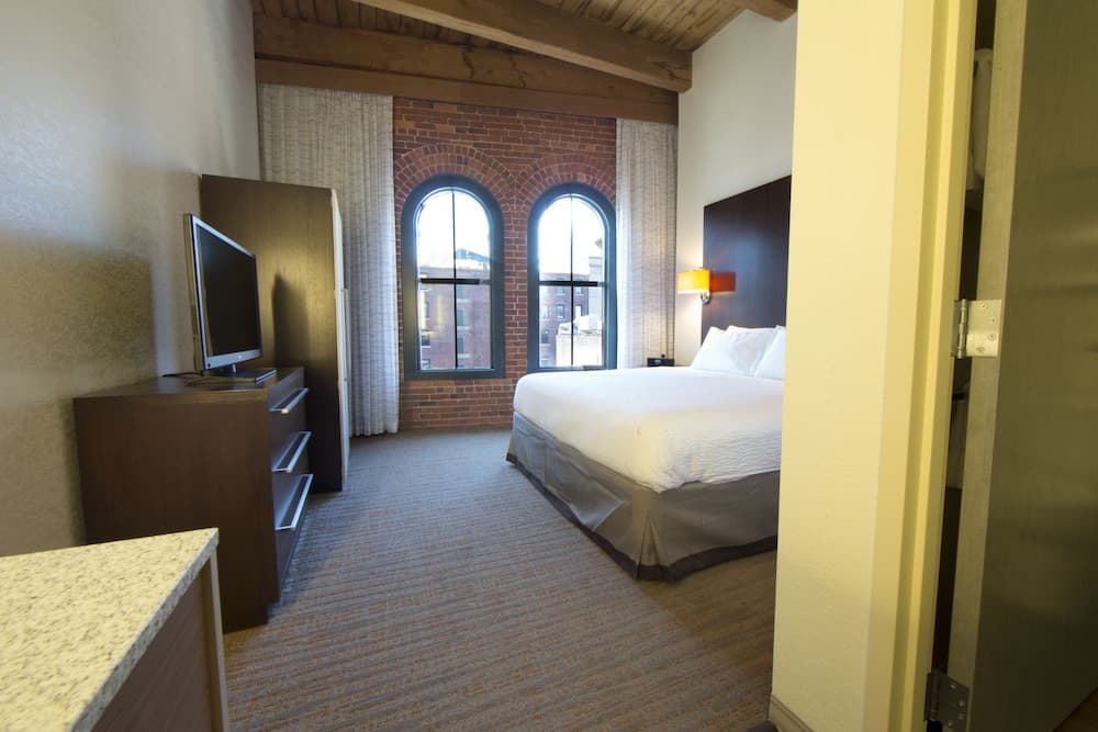 Studio Suite, 1 King Bed with Sofa bed (High Floor)