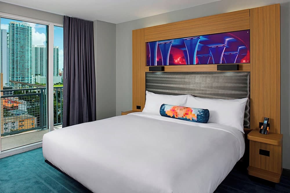 Room, 1 King Bed, Balcony