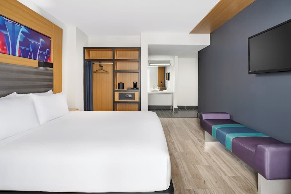 Zimmer, 1 King-Bett, Stadtblick (Balcony)