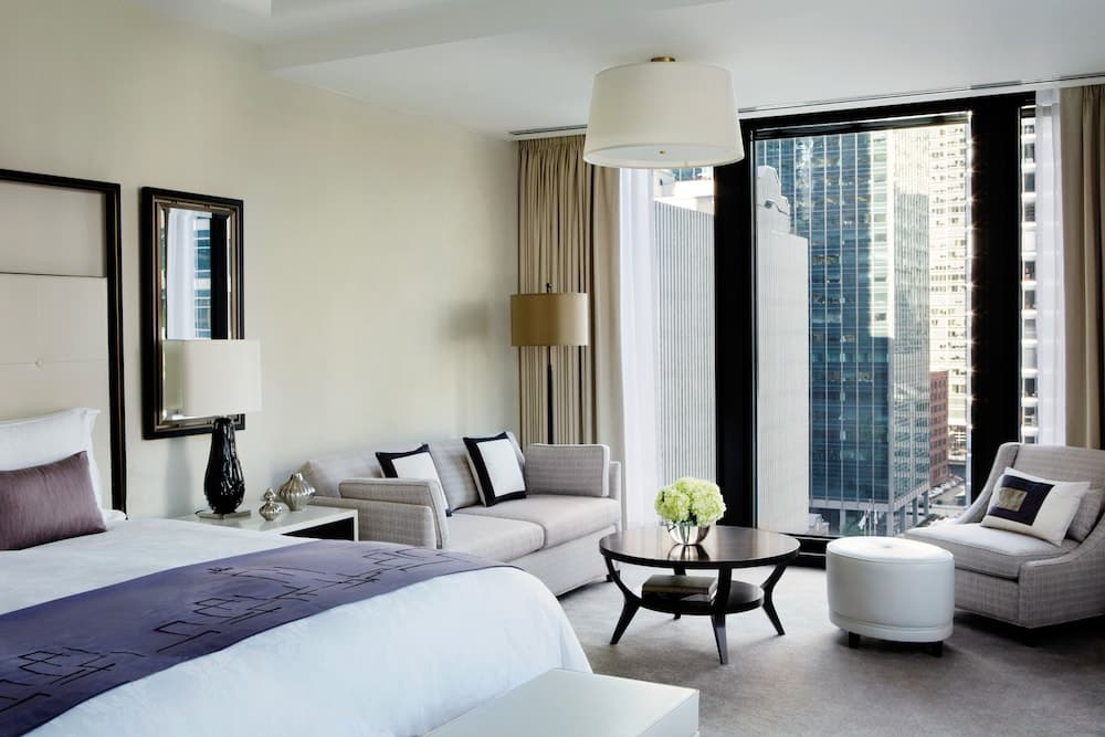 Junior Suite, 1 King Bed (Junior, Accessible)