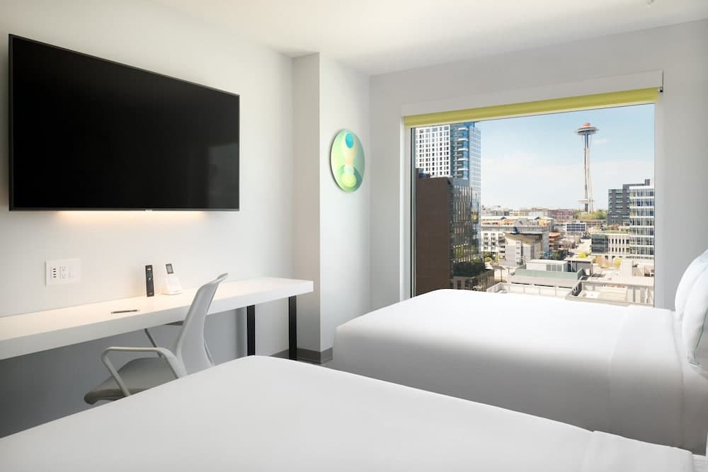 Space Needle View, 2 Queen Beds - No Resort Fees