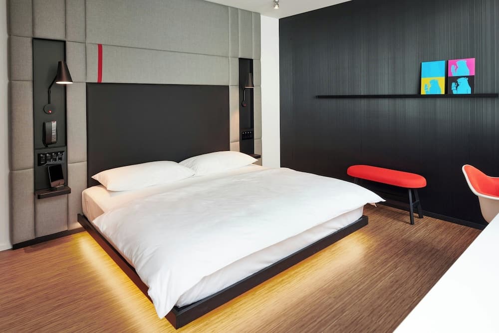Room, 1 King Bed (Mobility Accessible, Roll-In Shower)