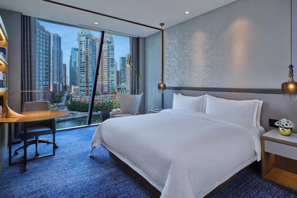 Deluxe Room, 1 King Bed, River View
