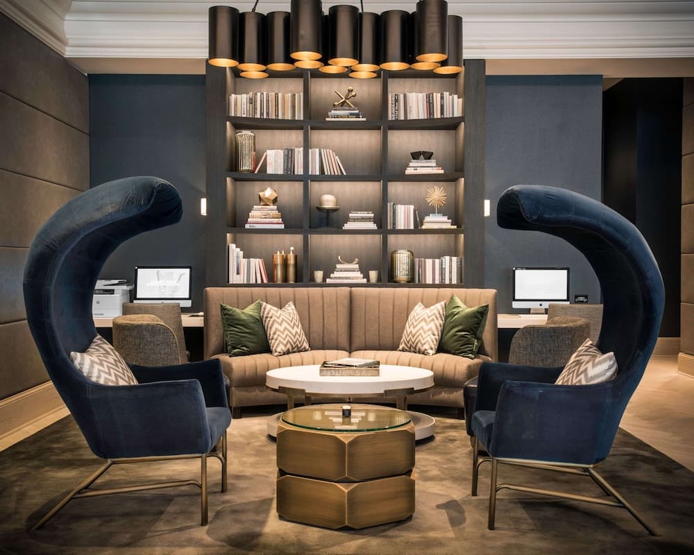 LondonHouse Chicago, Curio Collection by Hilton hotel photo